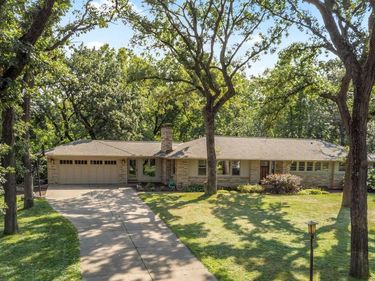 15 Saint Albans Road E, Hopkins, MN 55305