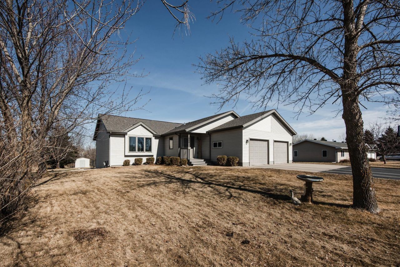 884 Willow Springs Road, Detroit Lakes, MN 56501 Main Photo