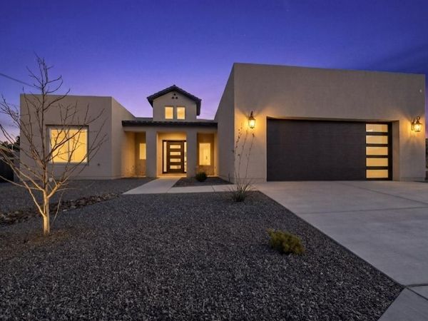 4504 Topaz Avenue NW, Albuquerque, NM 87114