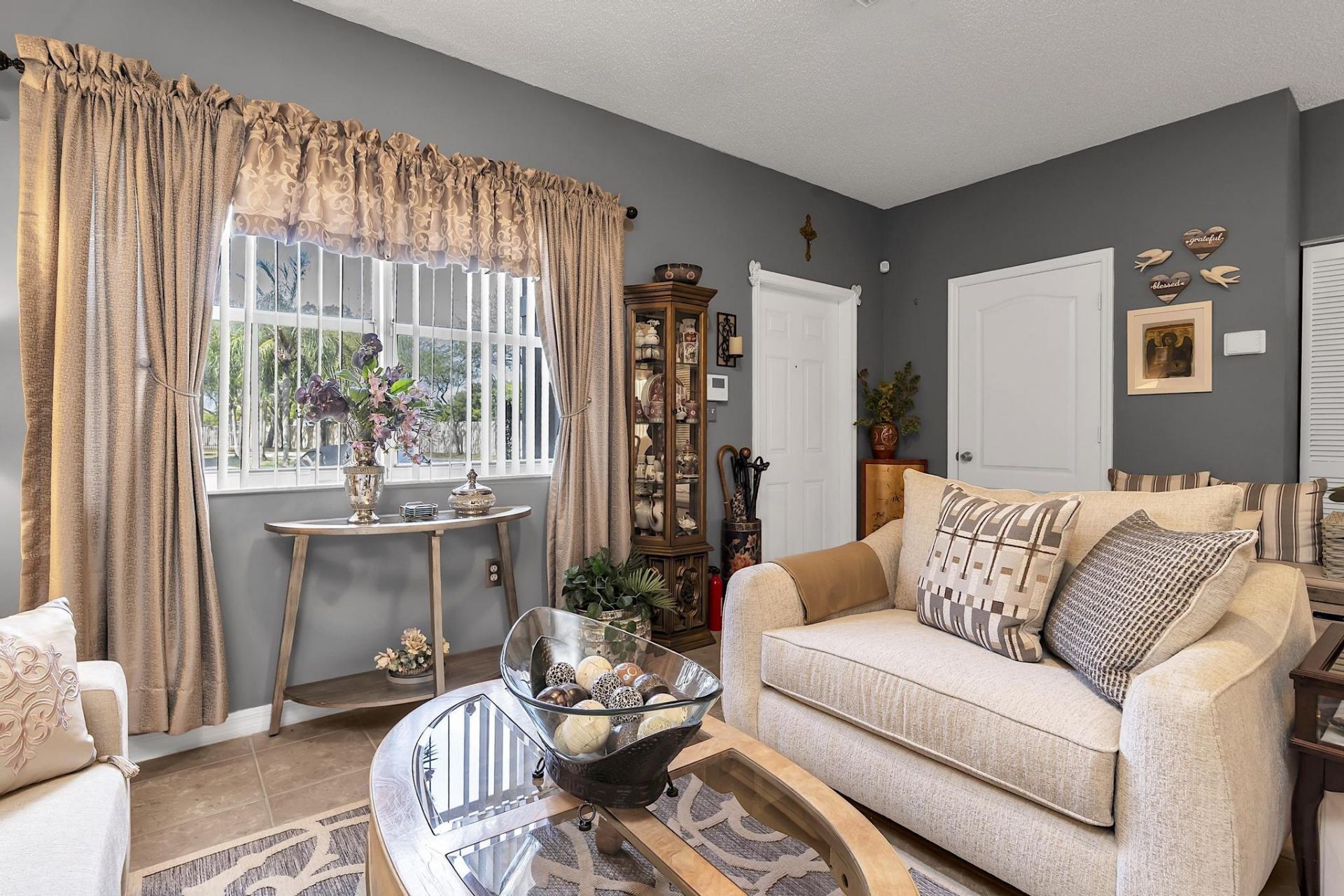 16637 NW 73rd Place, Miami Lakes, FL 33014 Photo