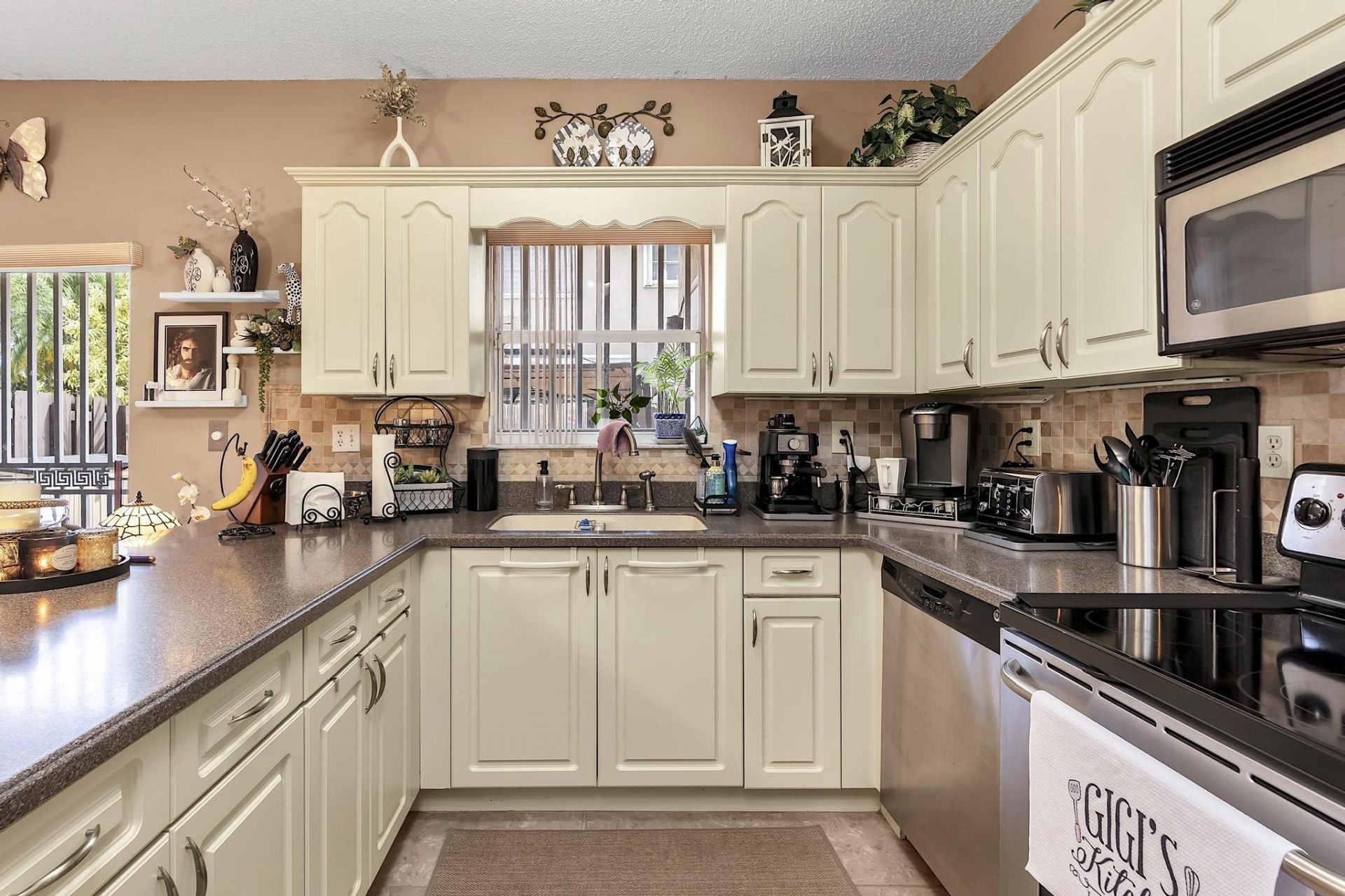 16637 NW 73rd Place, Miami Lakes, FL 33014 Photo