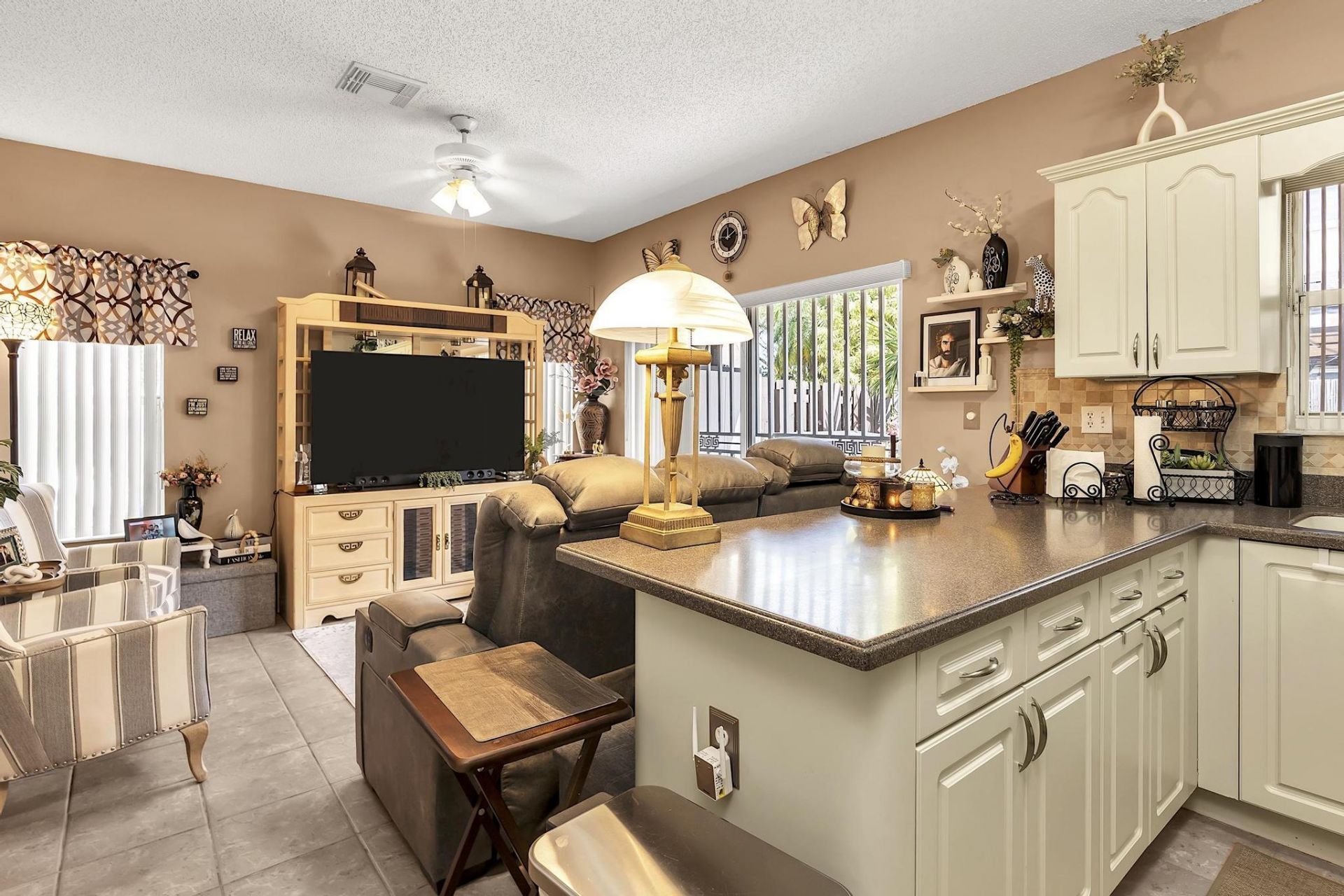 16637 NW 73rd Place, Miami Lakes, FL 33014 Photo