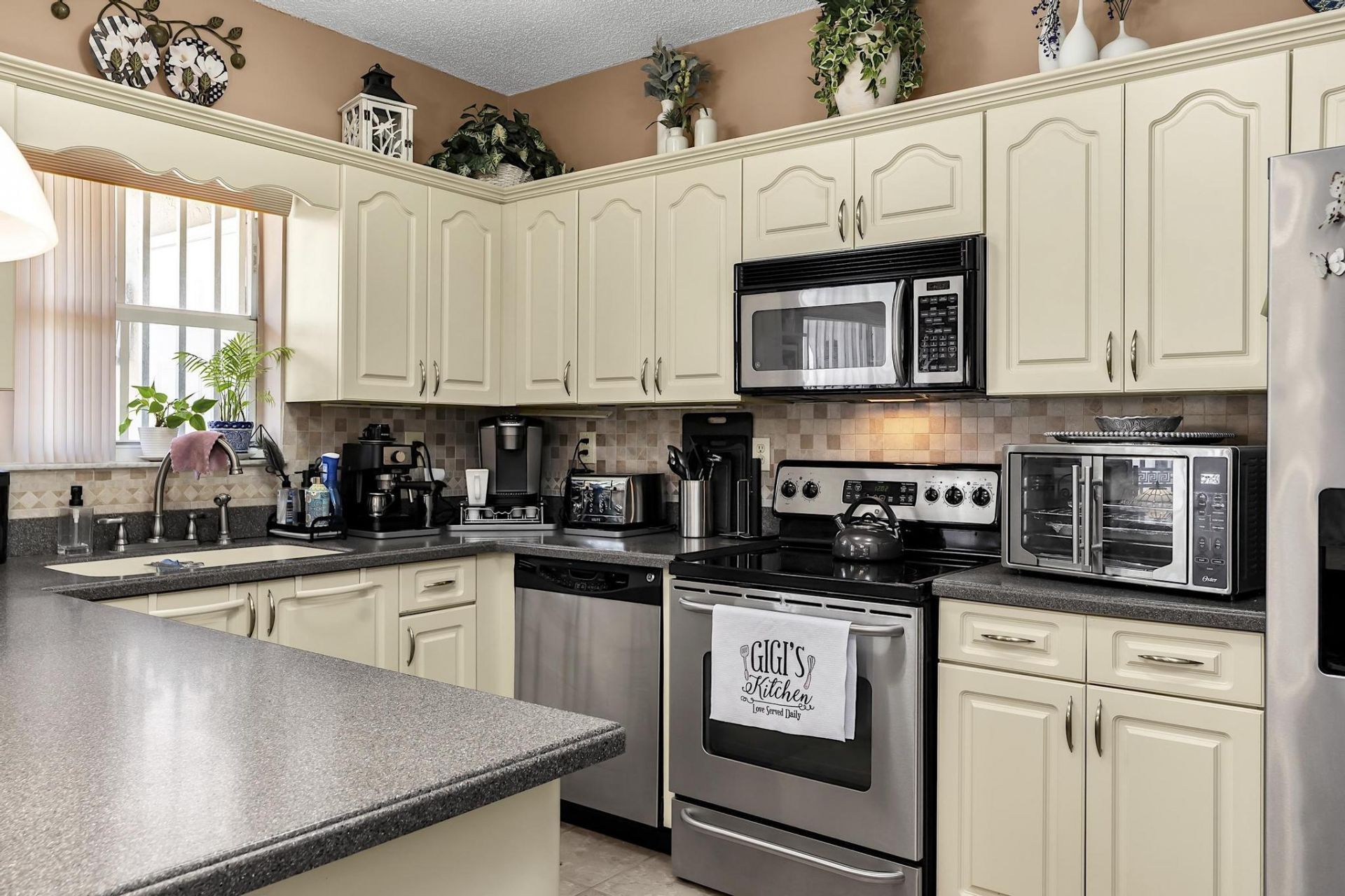 16637 NW 73rd Place, Miami Lakes, FL 33014 Photo