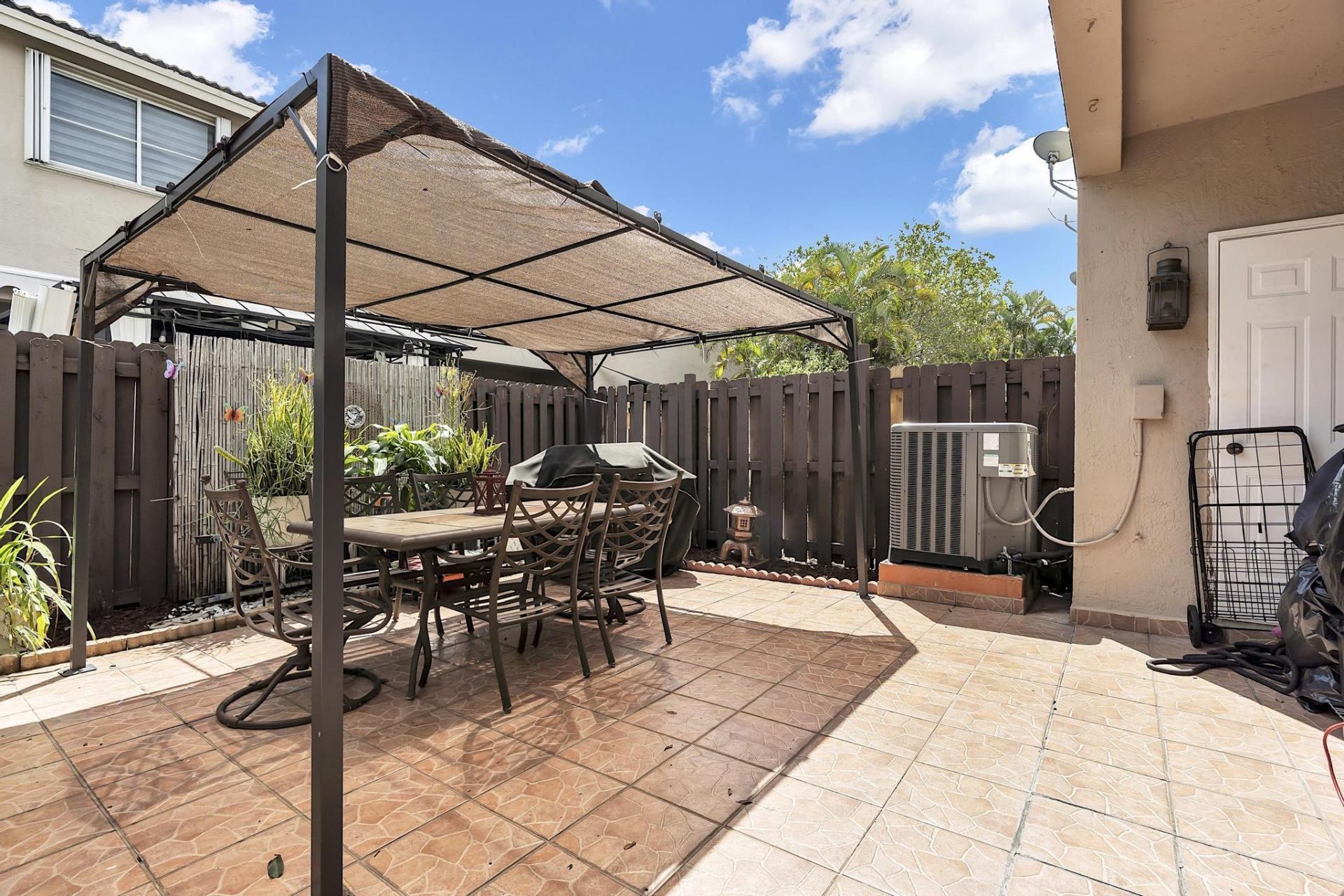 16637 NW 73rd Place, Miami Lakes, FL 33014 Photo