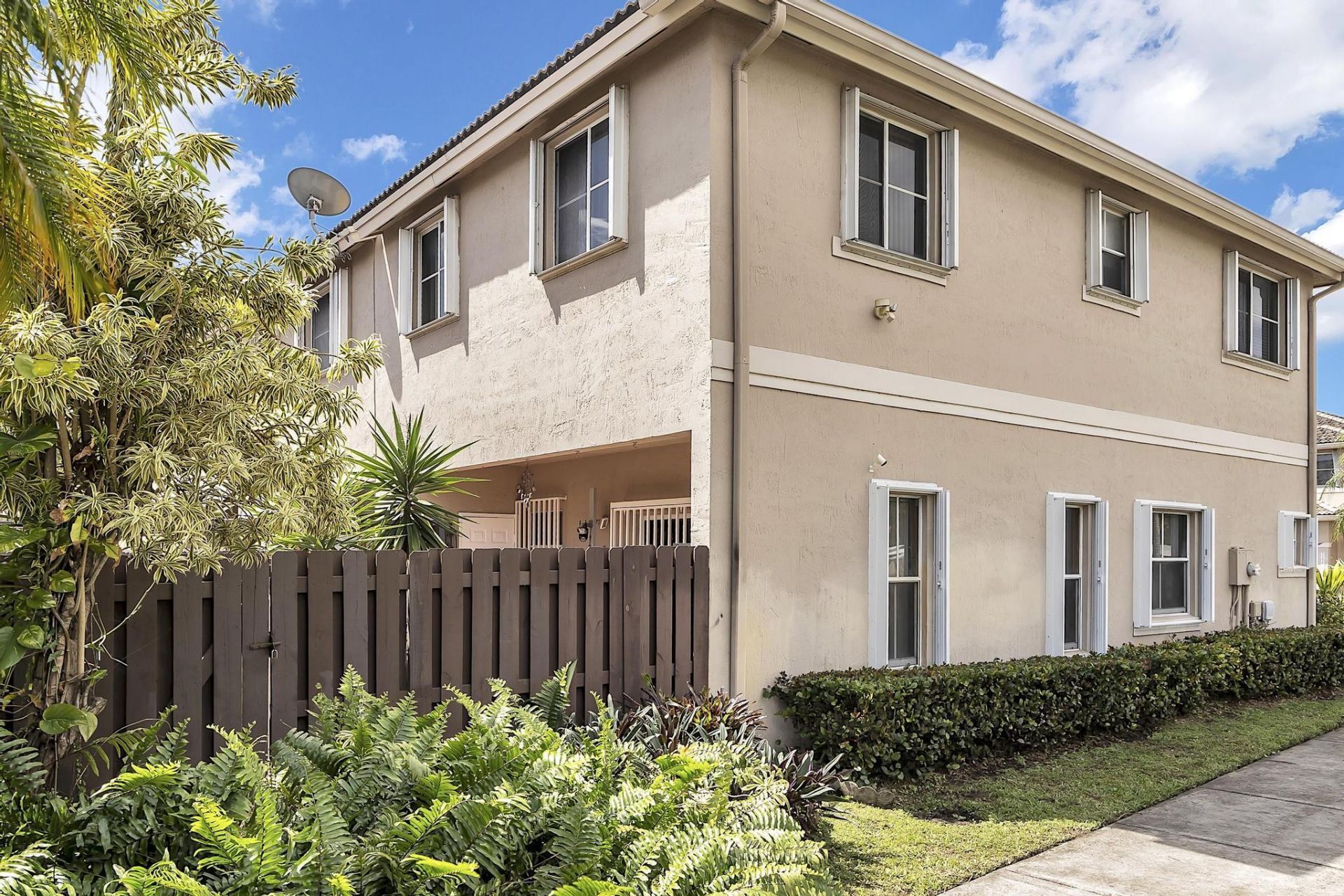 16637 NW 73rd Place, Miami Lakes, FL 33014 Photo