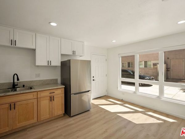 435 W Elk Avenue, Glendale, CA 91204