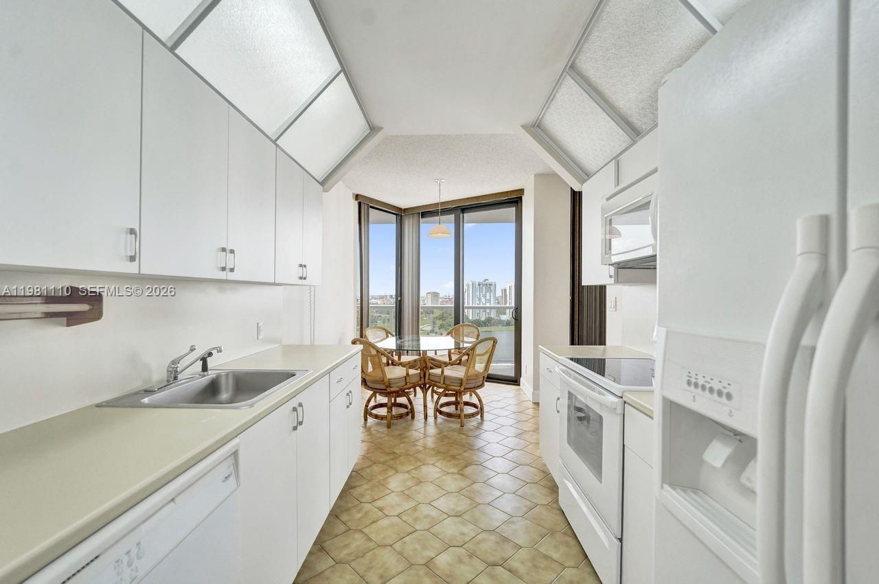 20281 E Country Club Dr , Unit 1703, Aventura, FL 33180 Photo