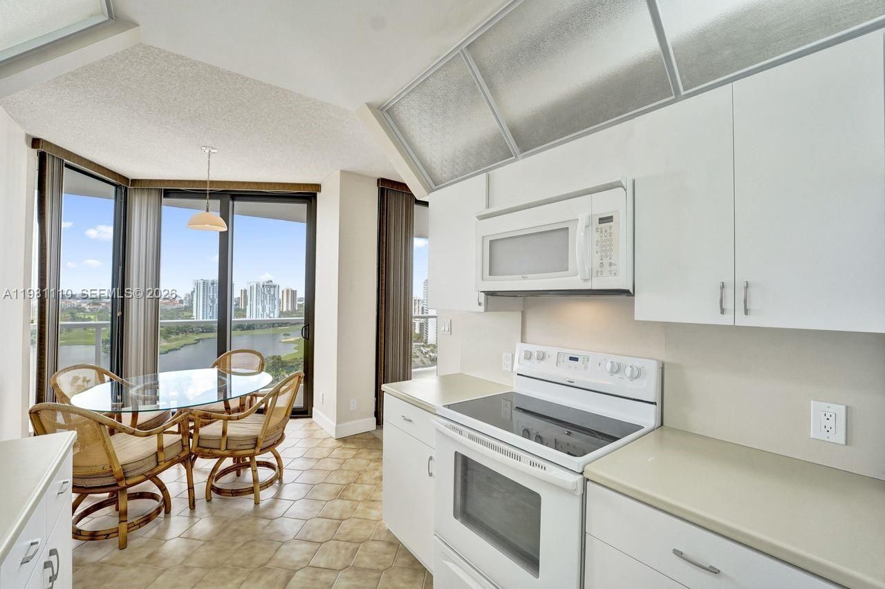 20281 E Country Club Dr , Unit 1703, Aventura, FL 33180 Photo