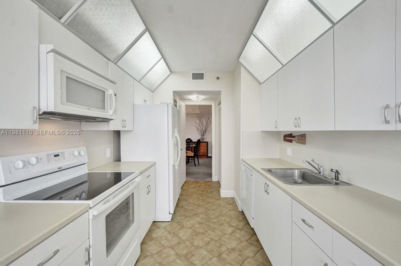 20281 E Country Club Dr , Unit 1703, Aventura, FL 33180 Photo