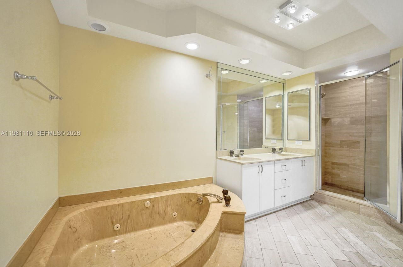 20281 E Country Club Dr , Unit 1703, Aventura, FL 33180 Photo