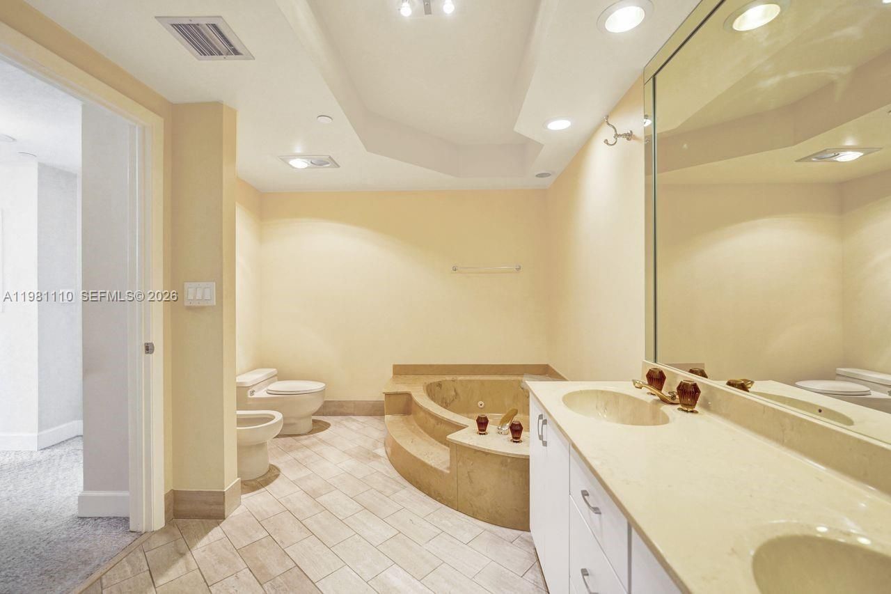 20281 E Country Club Dr , Unit 1703, Aventura, FL 33180 Photo