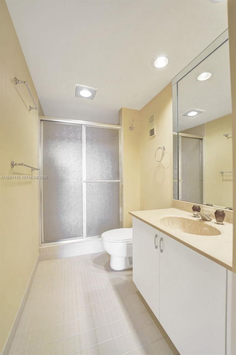 20281 E Country Club Dr , Unit 1703, Aventura, FL 33180 Photo