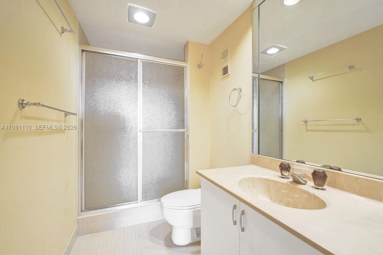 20281 E Country Club Dr , Unit 1703, Aventura, FL 33180 Photo