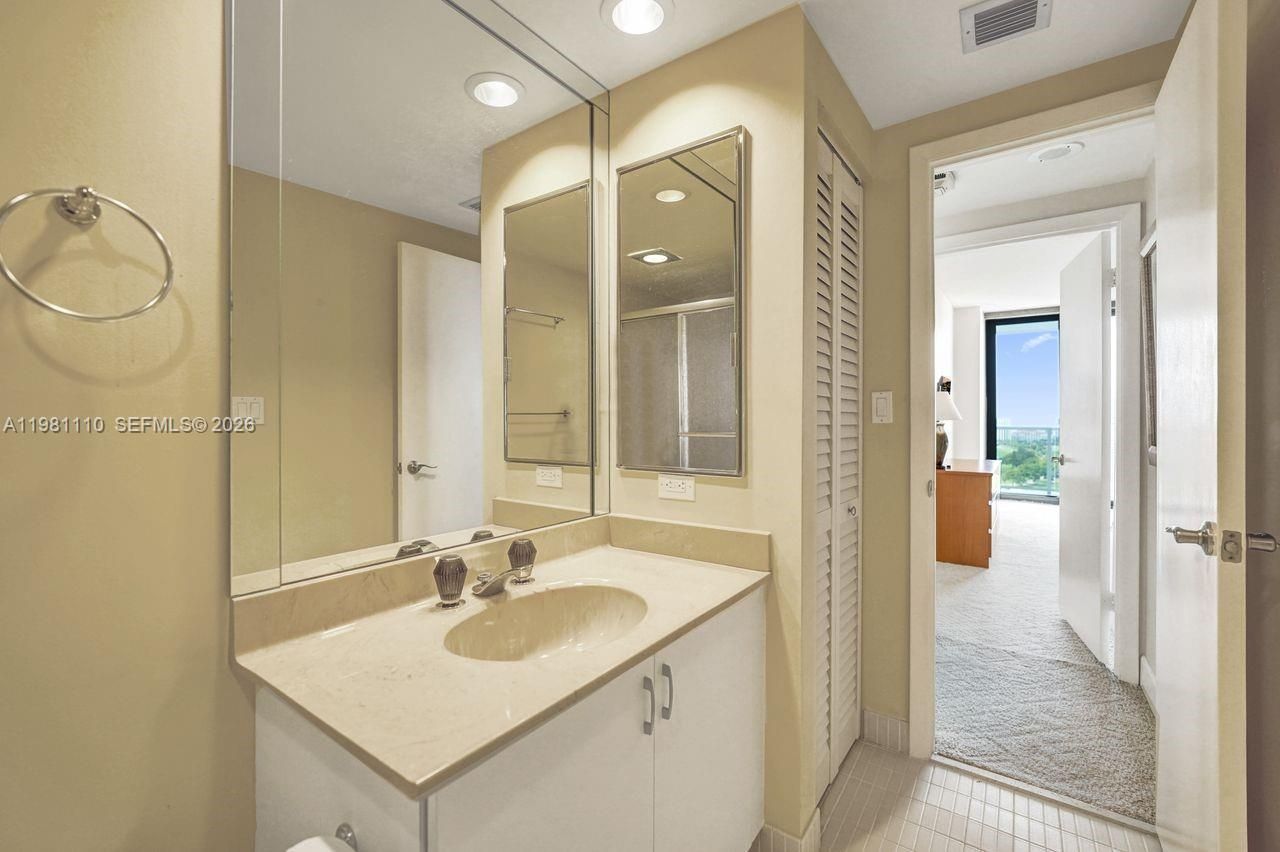 20281 E Country Club Dr , Unit 1703, Aventura, FL 33180 Photo