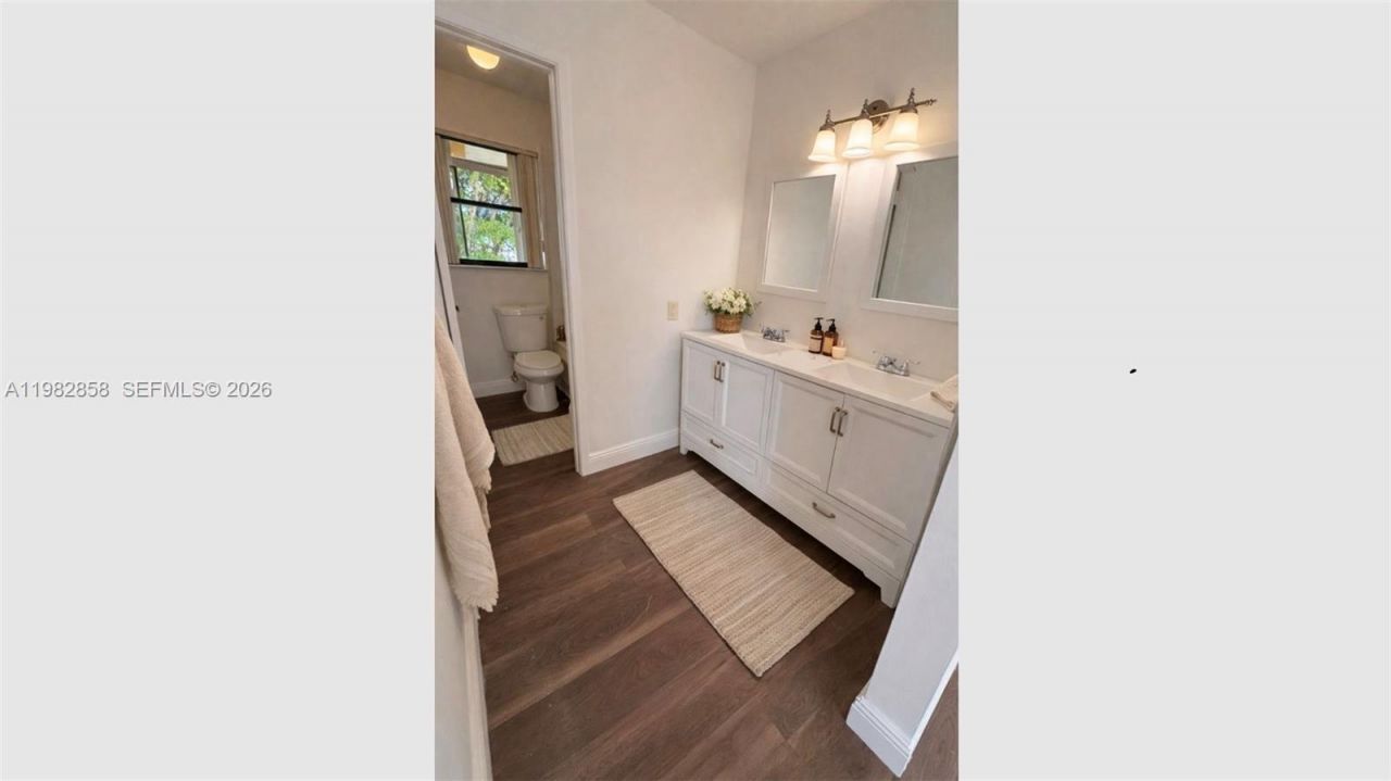 10242 NW 5th Ter, Unit 1-19, Miami, FL 33172 Photo