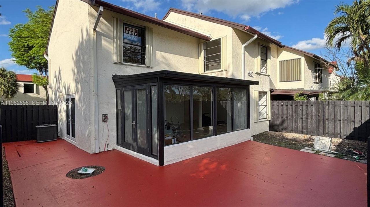 10242 NW 5th Ter, Unit 1-19, Miami, FL 33172 Photo