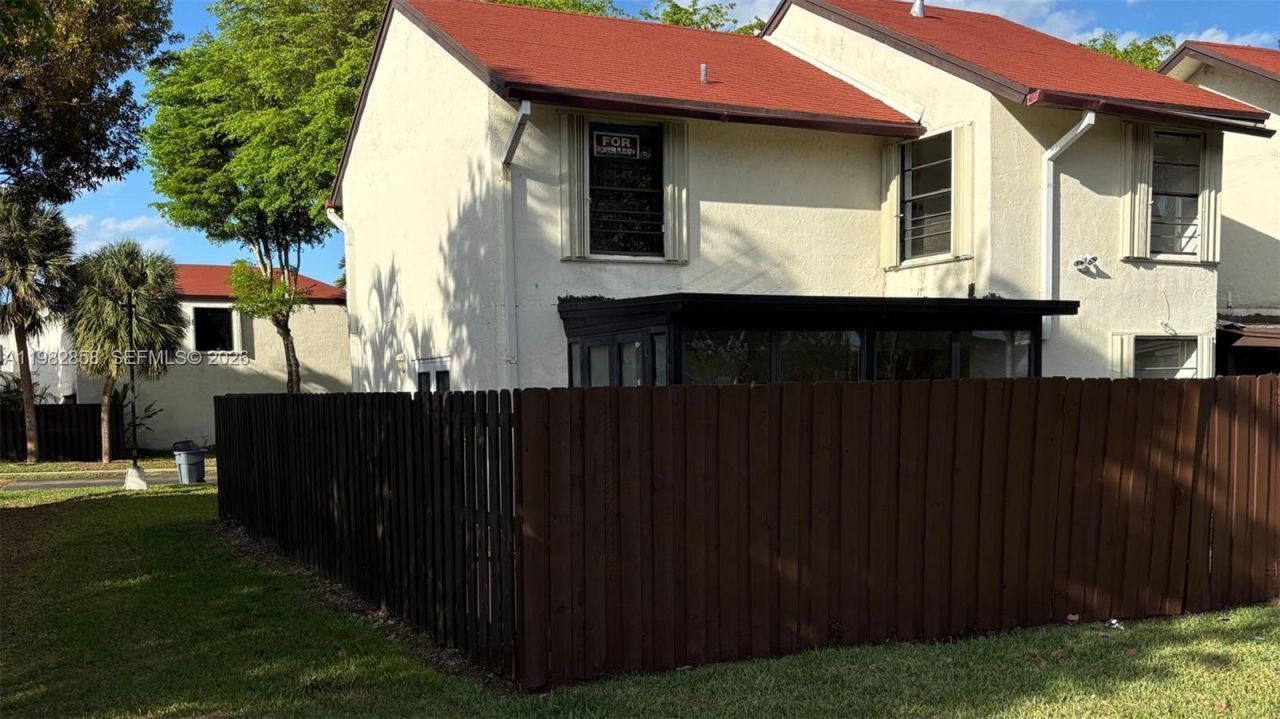 10242 NW 5th Ter, Unit 1-19, Miami, FL 33172 Photo