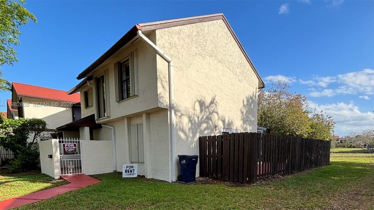 10242 NW 5th Ter, Unit 1-19, Miami, FL 33172 Photo