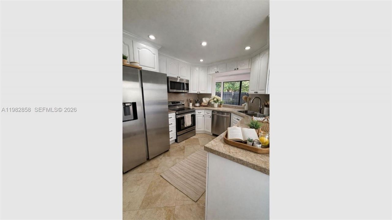 10242 NW 5th Ter, Unit 1-19, Miami, FL 33172 Photo