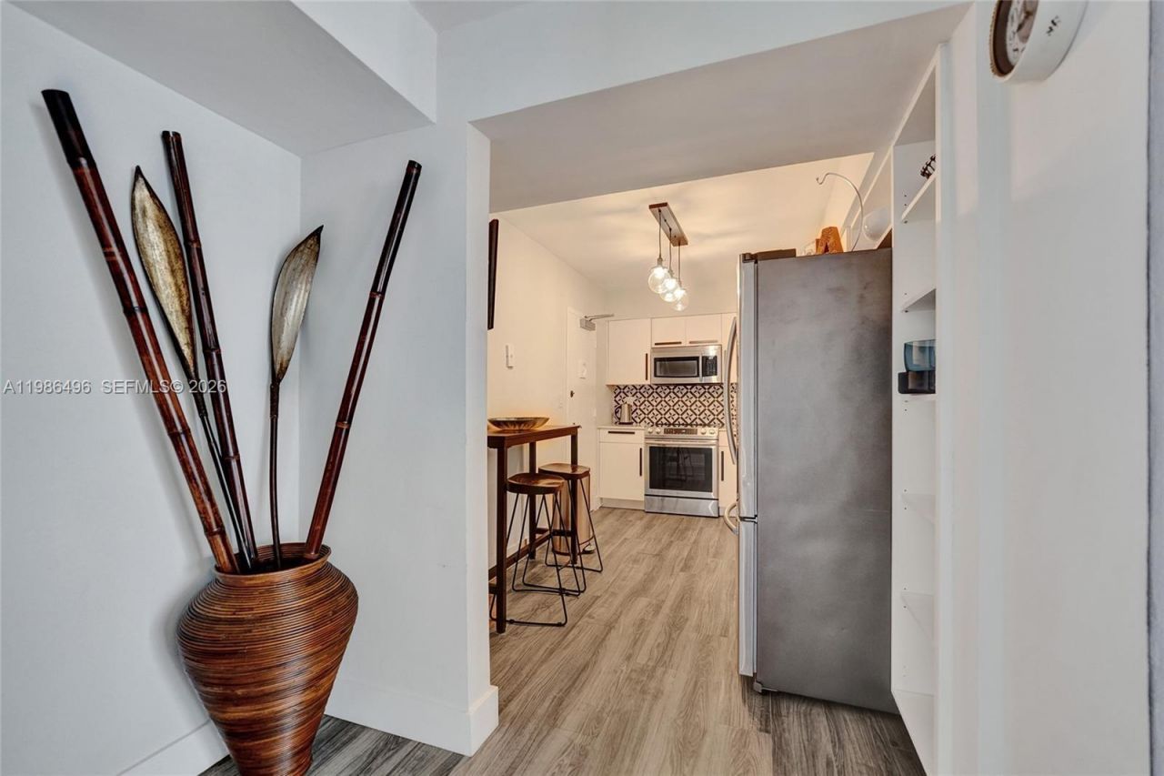 9195 Collins Ave , Unit 1109, Surfside, FL 33154 Photo