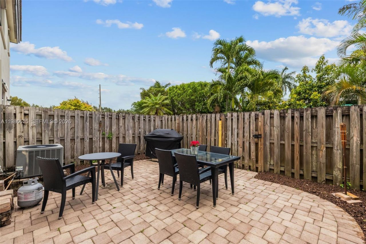 4233 SW 164th Ct , Miami, FL 33185 Photo