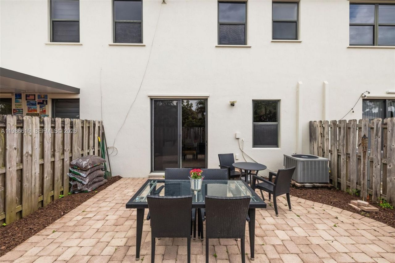 4233 SW 164th Ct , Miami, FL 33185 Photo