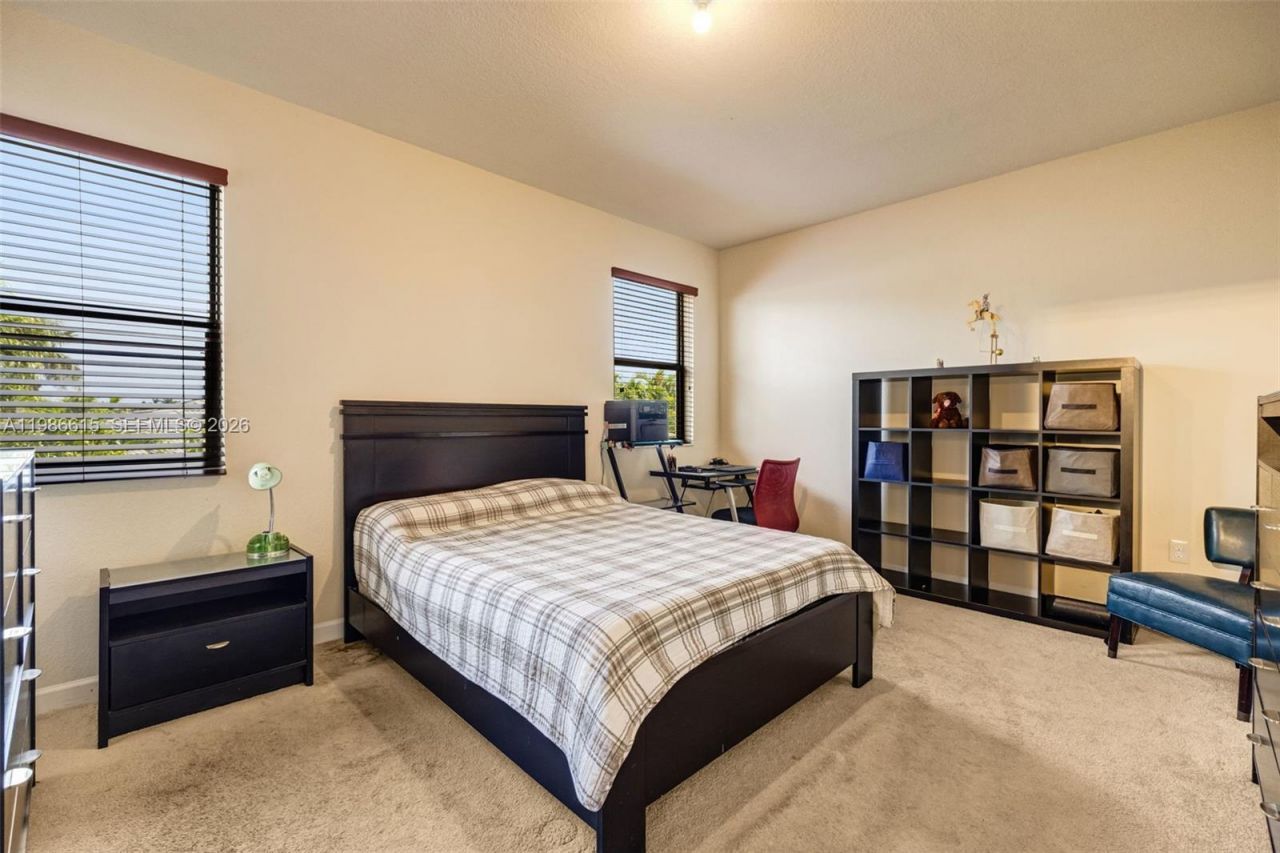 4233 SW 164th Ct , Miami, FL 33185 Photo