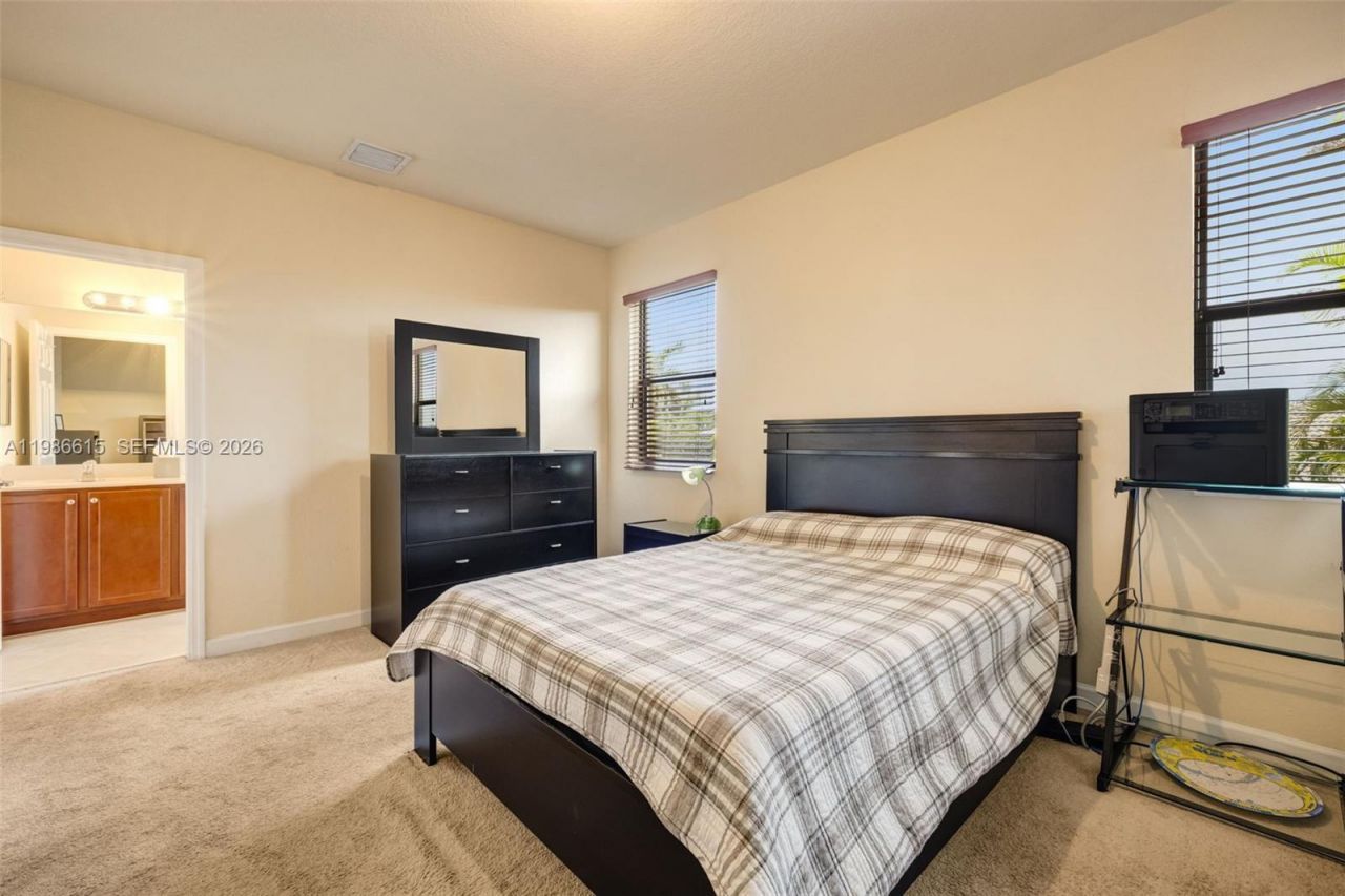 4233 SW 164th Ct , Miami, FL 33185 Photo