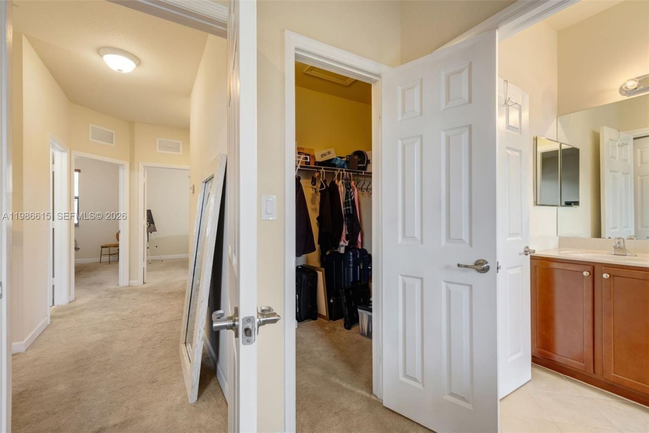 4233 SW 164th Ct , Miami, FL 33185 Photo