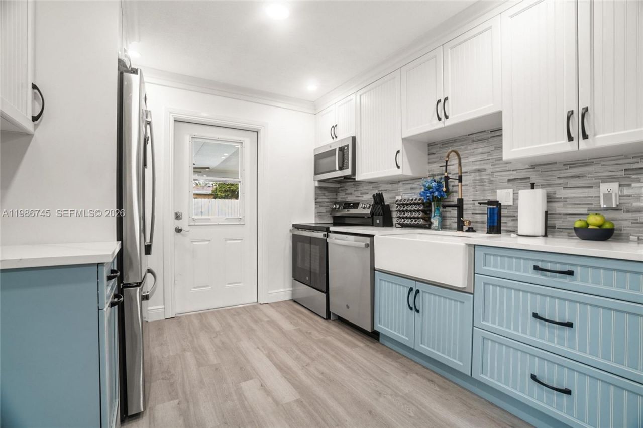 2810 NE 11th Ter , Pompano Beach, FL 33064 Photo