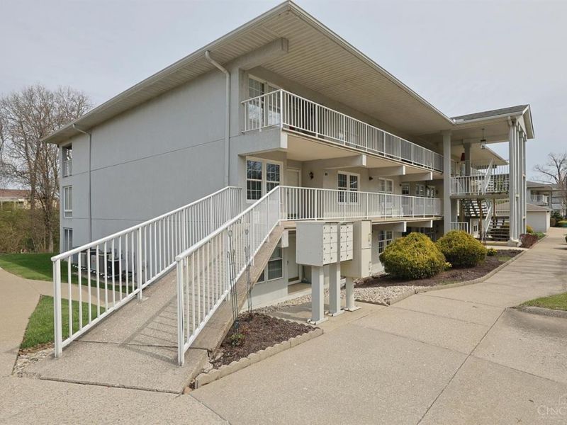 7630 Cheviot Road, Unit 105, Cincinnati, OH 45247 Photo 5
