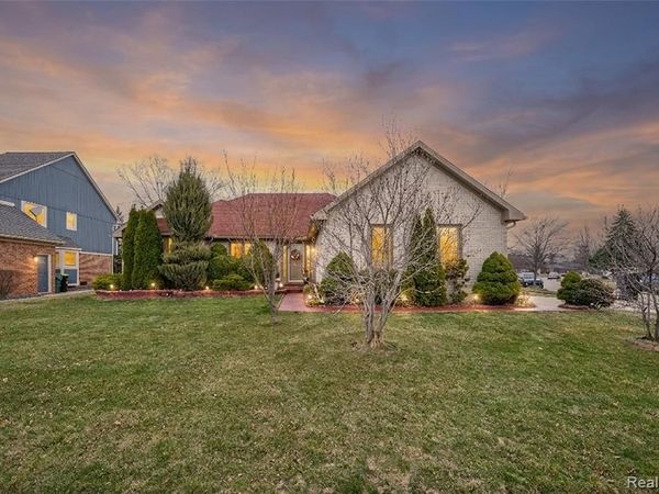 47310 Beacon Square Drive, Macomb Twp, MI 48044