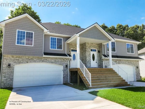 295 Whispering Pines Drive, Fenton, MI 48430