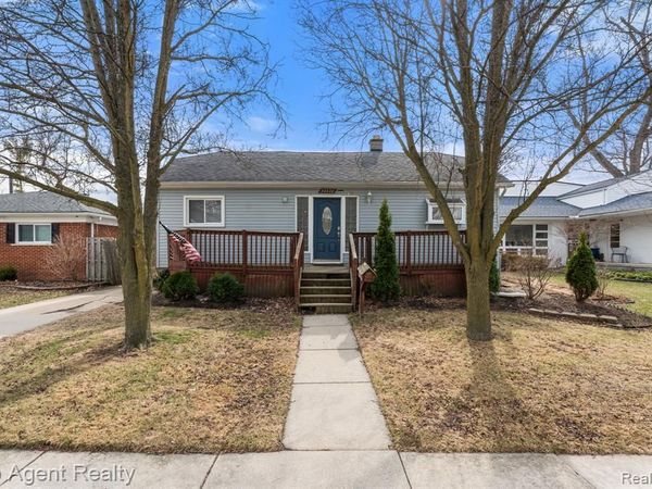 22228 Bon Heur Street, St. Clair Shores, MI 48081