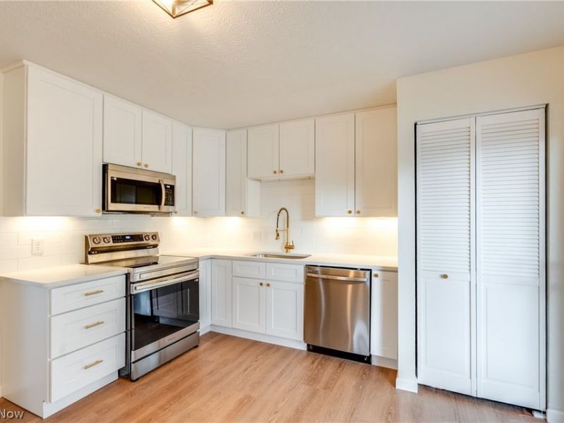 387 Harcourt Road, Vermilion, OH 44089 Photo 5