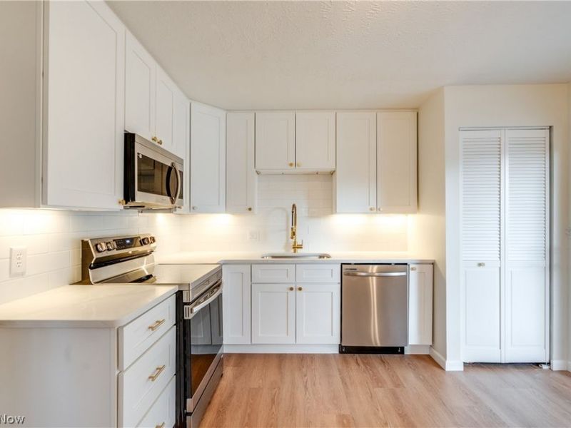 387 Harcourt Road, Vermilion, OH 44089 Photo 6