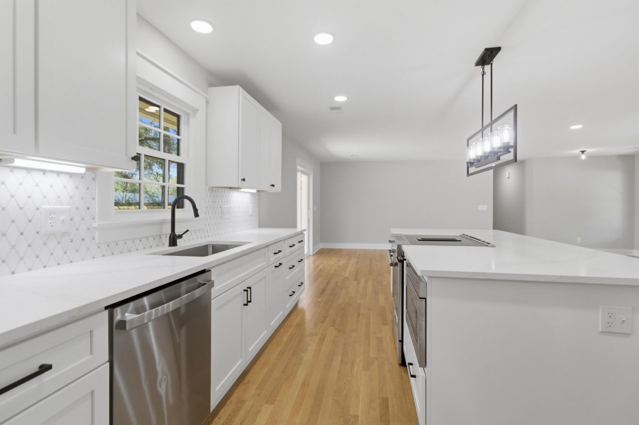 1340 Coleridge Street Photo 19