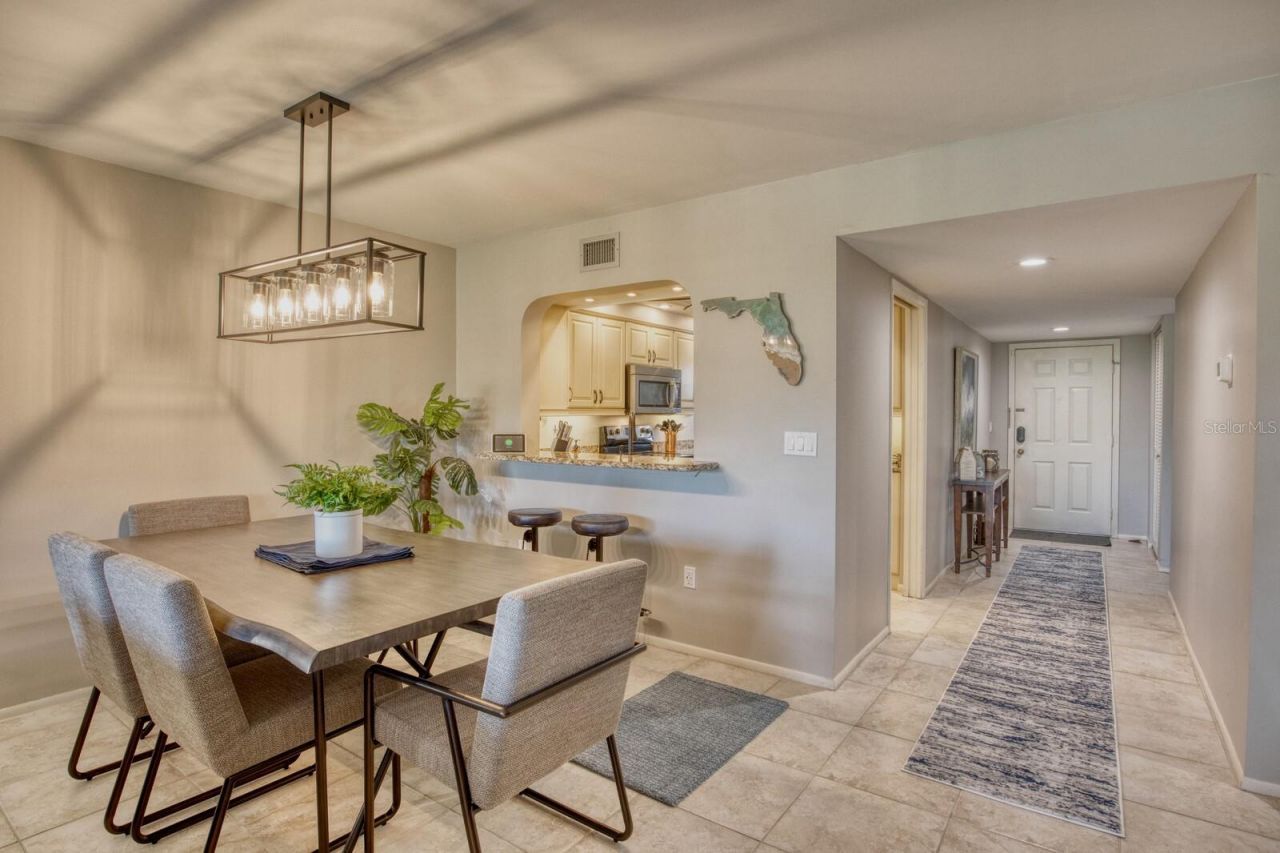 5640 Golf Pointe Drive , Unit 101, Sarasota, FL 34243 Photo