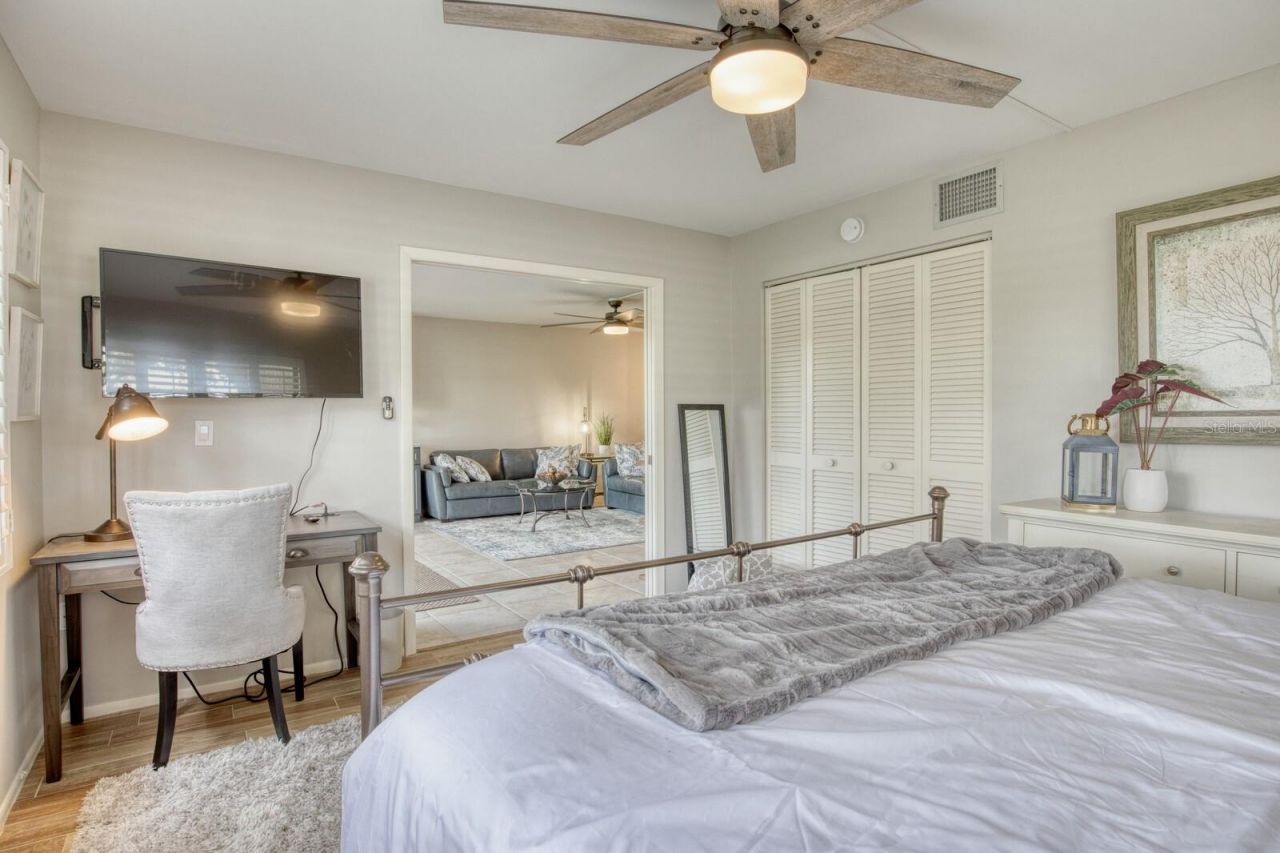 5640 Golf Pointe Drive , Unit 101, Sarasota, FL 34243 Photo