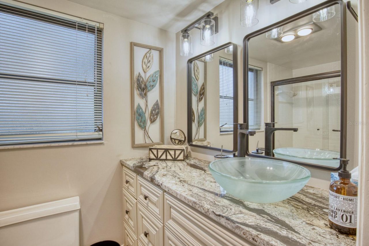 5640 Golf Pointe Drive , Unit 101, Sarasota, FL 34243 Photo