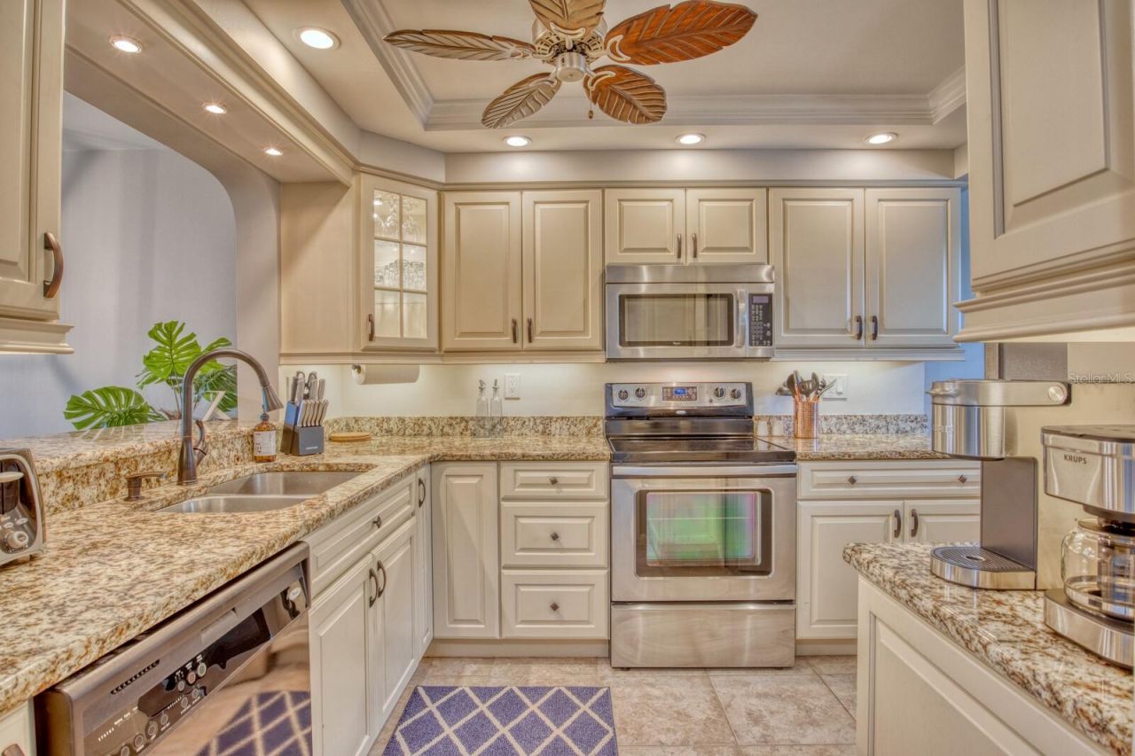 5640 Golf Pointe Drive , Unit 101, Sarasota, FL 34243 Photo