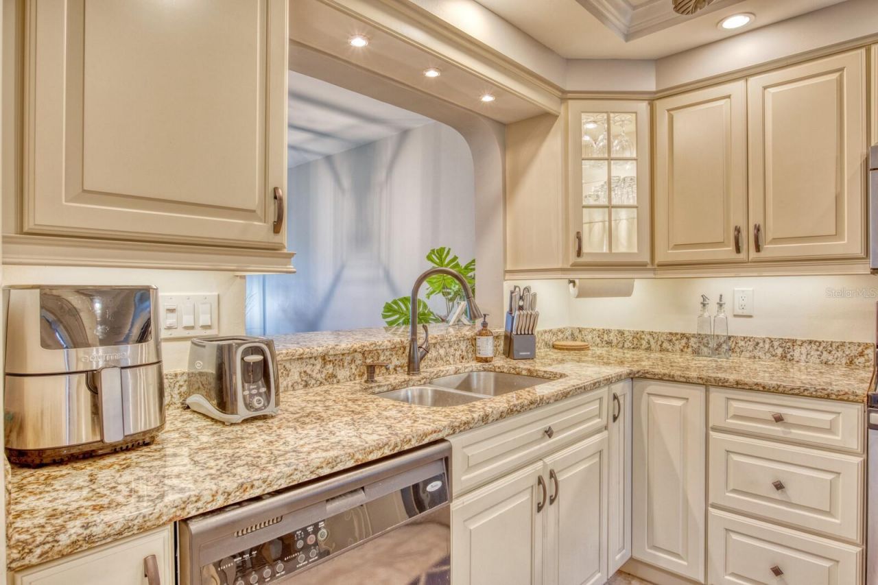 5640 Golf Pointe Drive , Unit 101, Sarasota, FL 34243 Photo