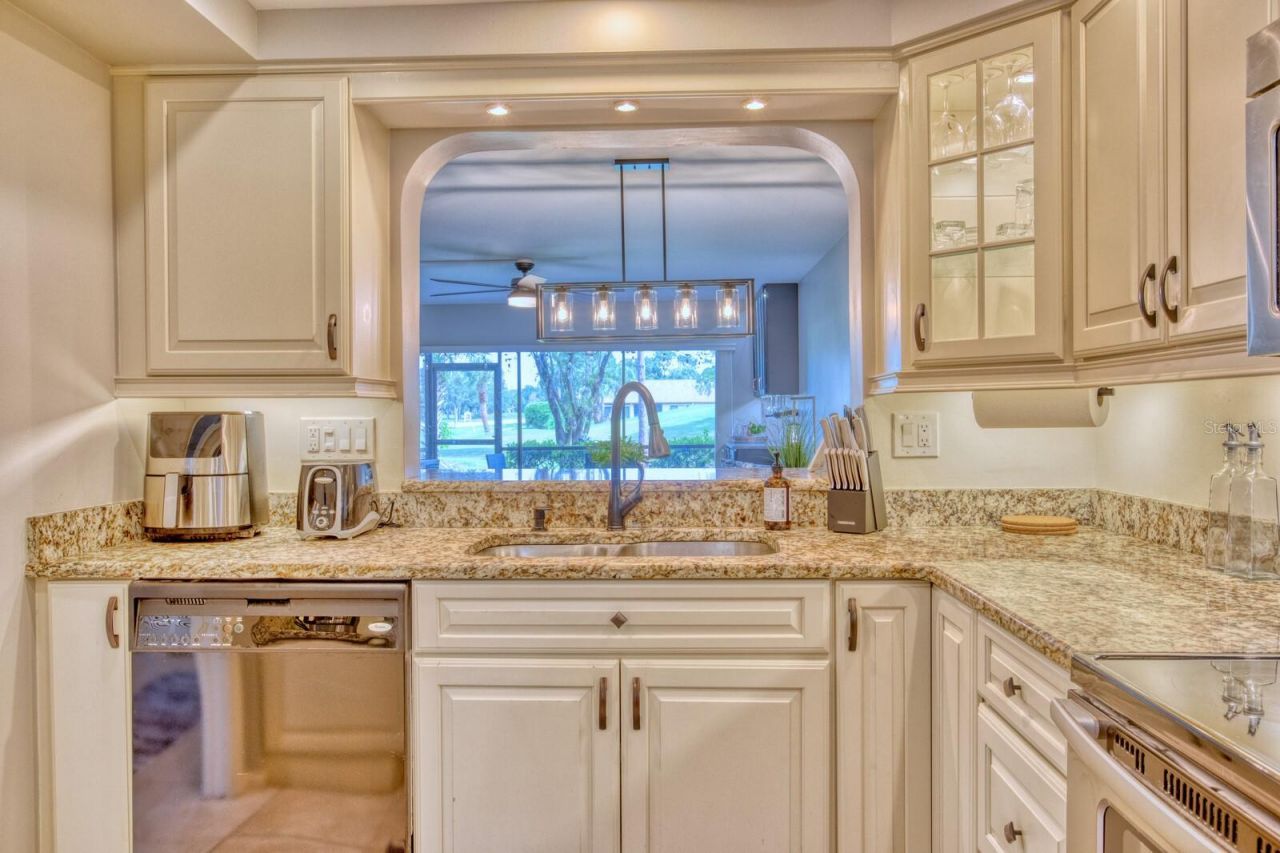 5640 Golf Pointe Drive , Unit 101, Sarasota, FL 34243 Photo