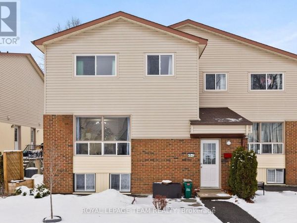 41 Forester Crescent Southwest, Unit C, Ottawa, ON K2H8Y3