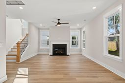 220 Creek Pointe Dr Drive photo 4
