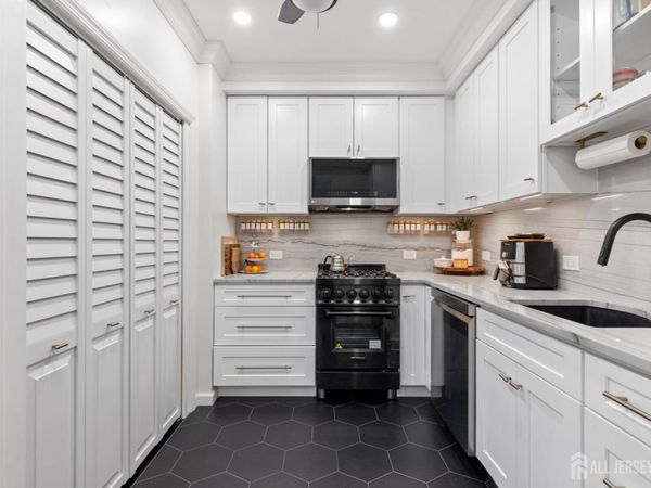 91 Coles Street , Jersey City, NJ 07302