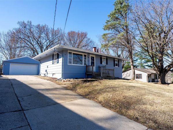 4563 Fairview Drive, Pleasant Hill, IA 50327