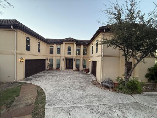 8 Monarch Oaks LN , The Hills, TX 78738