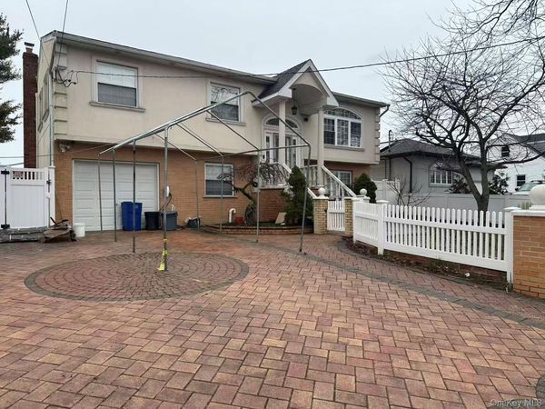 173 Davenport Street , Lindenhurst, NY 11757