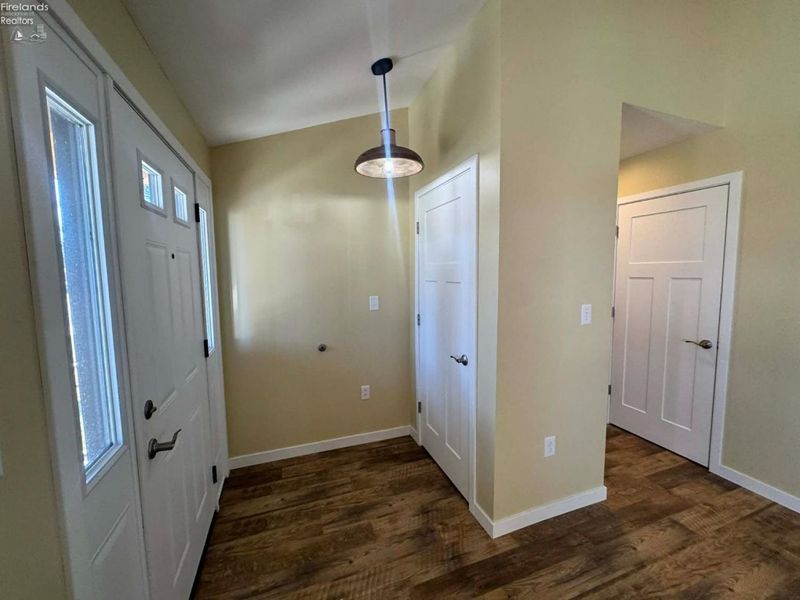 111 Tuscarawas Trail, Sandusky, OH 44870 Photo 2